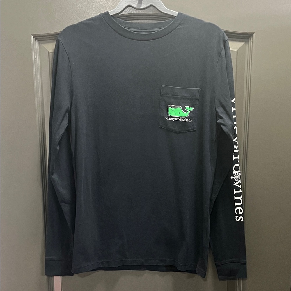Vineyard Vines Black Long Sleeve Tee with Halloween logo Size XS